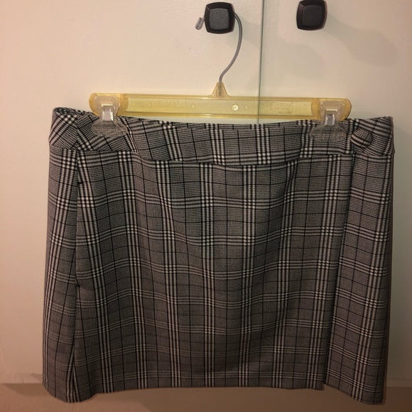 A New Day Plaid Miniskirt (12) - Picture 2 of 3